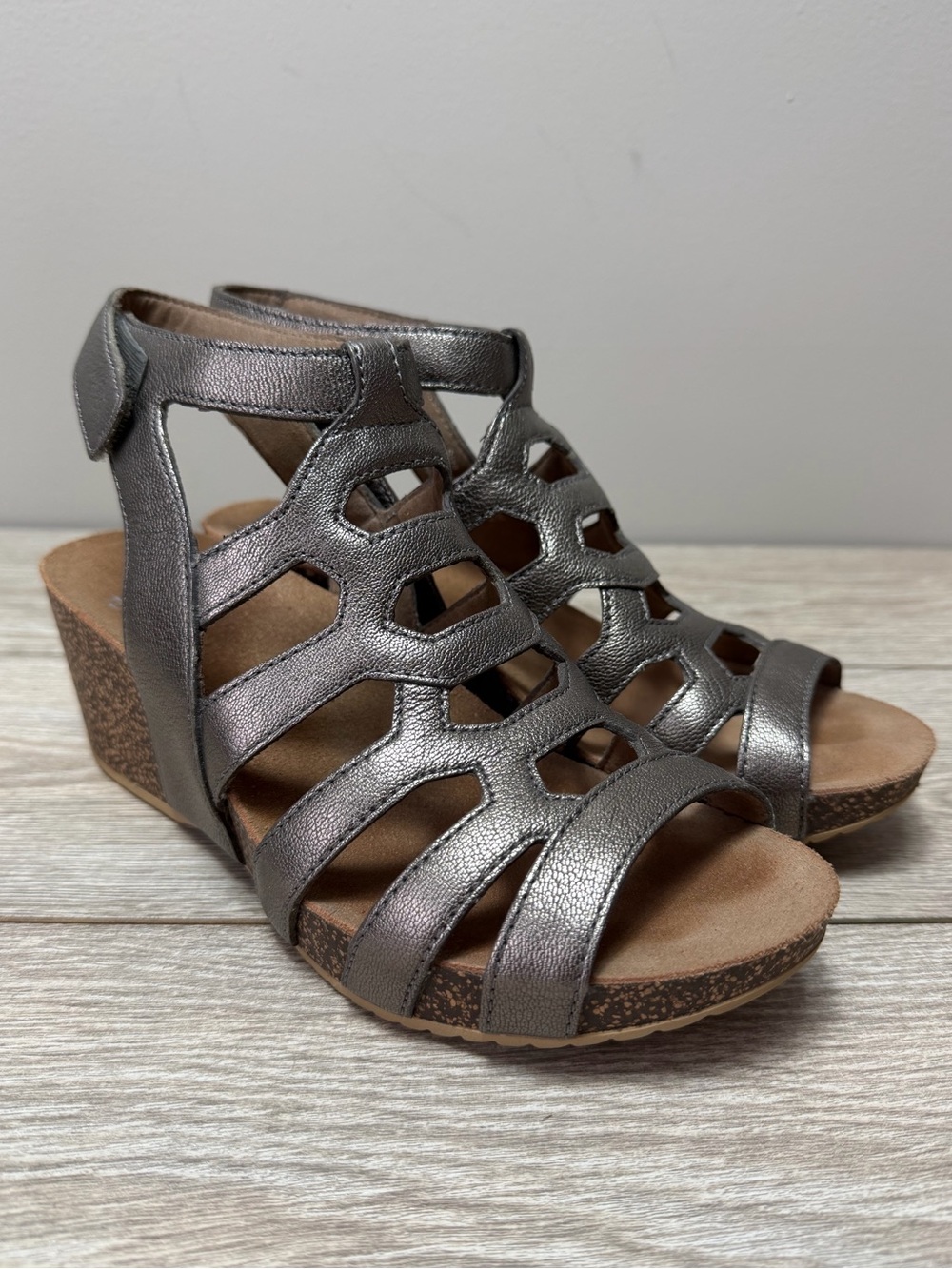 Dansko Selina Gladiator Metallic Cork Leather Wedge Sandals Size 38 US 7.5-8